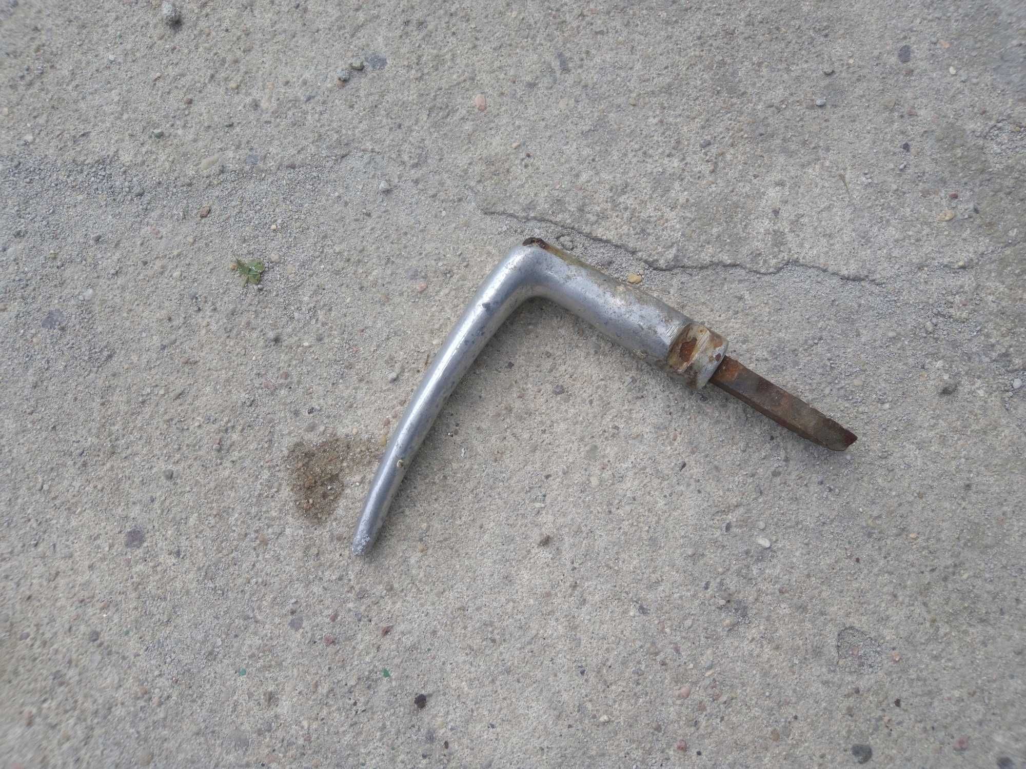 Klamka drzwiowa metalowa srebrna 1 sztuka z kwadratowym bolcem