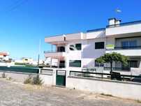 Moradia T4 junto à Praia da Amorosa