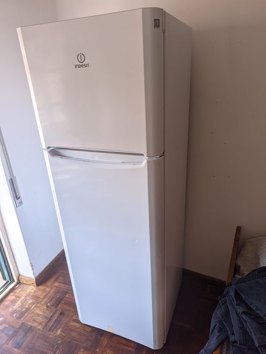 Frigorífico Indesit 318L