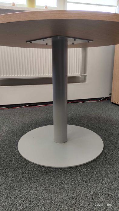 Stolik konferencyjny firmy MDD