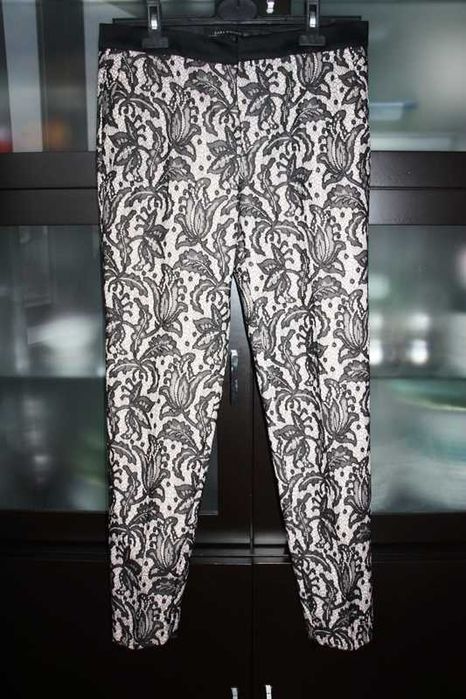 Calças pretas com salmão e com padrão que parece renda ZARA tamanho S