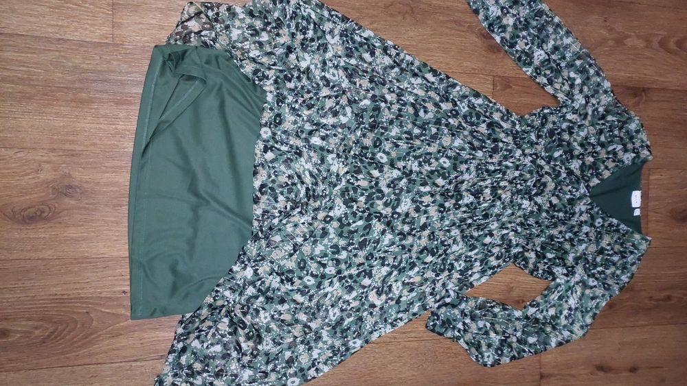 Продам платье 50й -52 размер