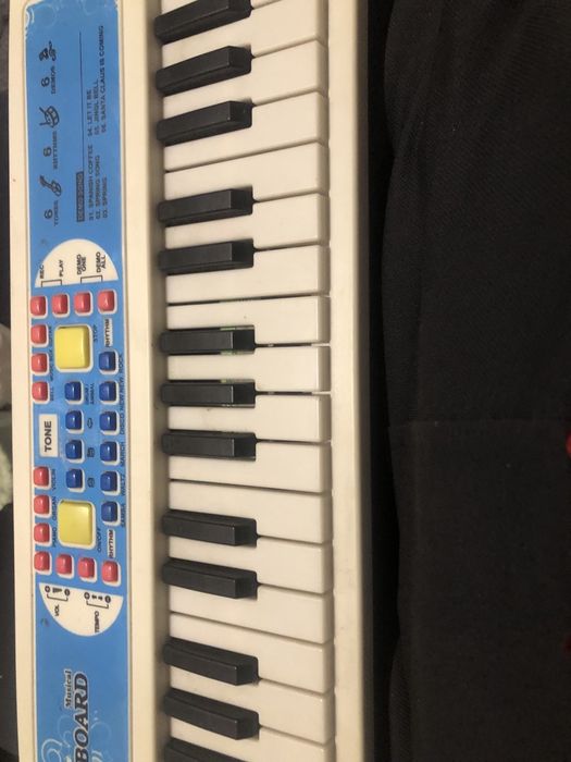 Дитяче піаніно в рабочому стані