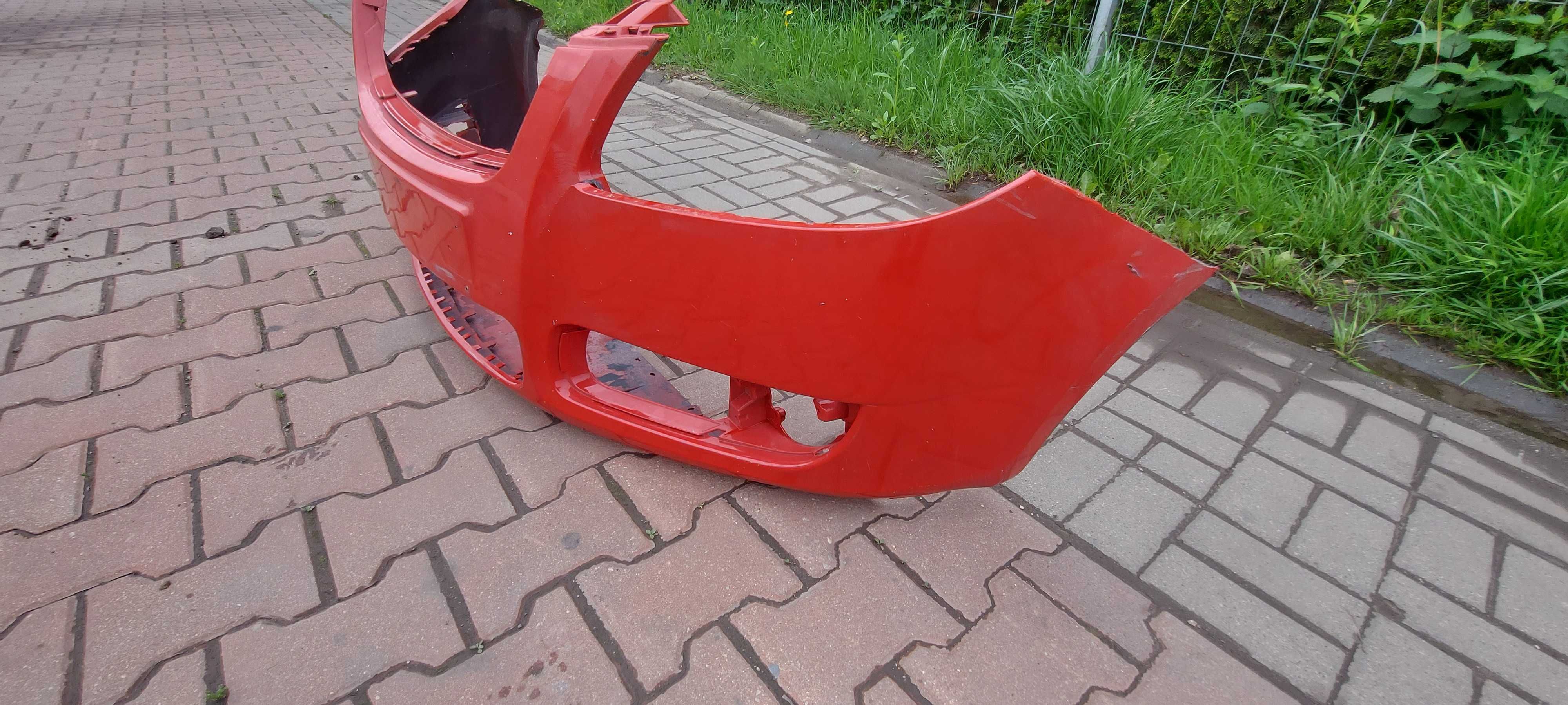 Skoda Fabia II czerwony zderzak przedni uszkodzony