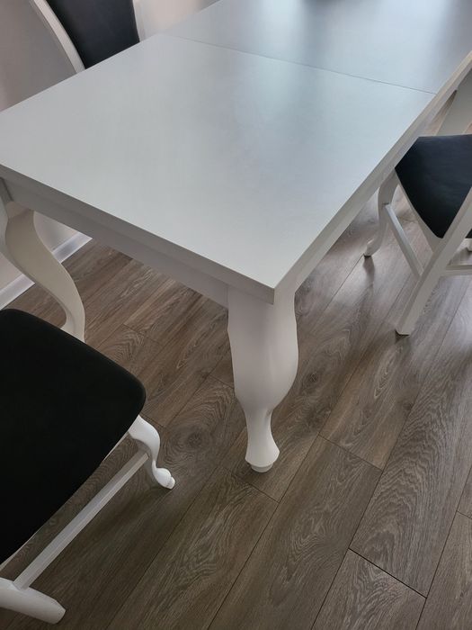 Stól z 4 krzesłami w stylu ludwikowskim rozkładany do 180cm