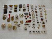 Medalhas crachas placas pins