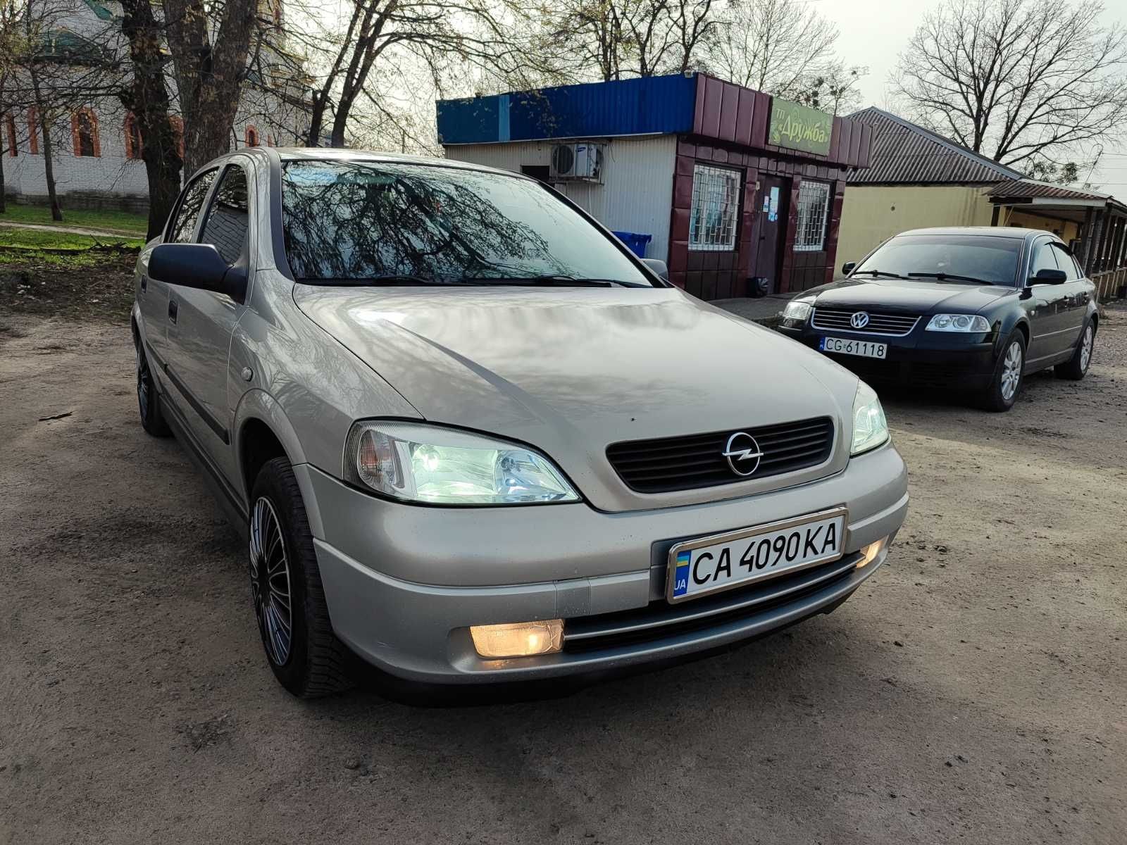 Срочно хороший opel astra 1.4