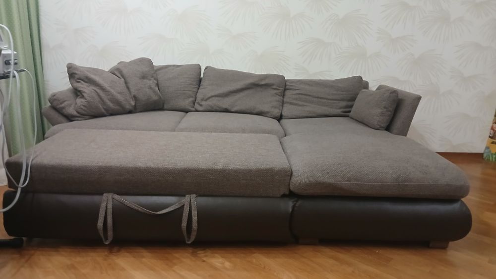 Продам срочно итальянский диван в идеальном состоянии с подушками