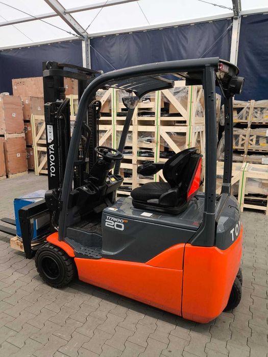 Wózek widłowy elektryczny Toyota 8FBE20T 9305 mtg GWARANCJA 4 sekcje