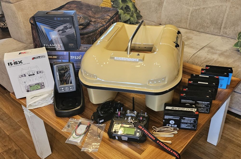 Łódka zanętowa Hunter 650, Toslon TF520, iboat