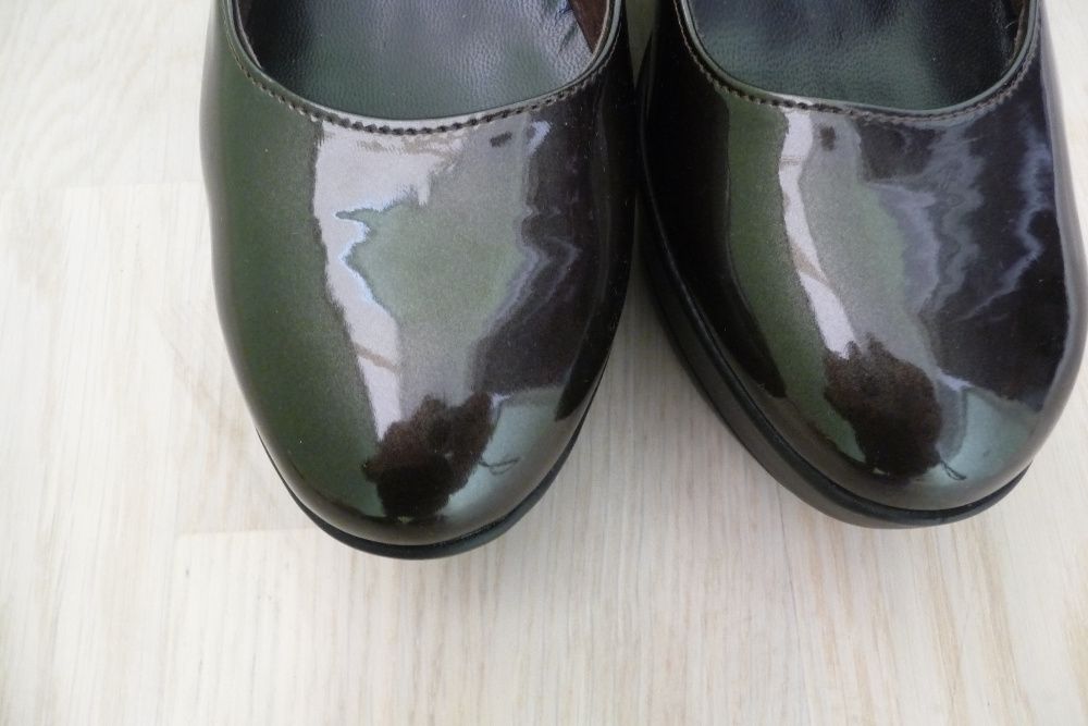 Женские туфли лакированные на танкетке 38,5 39 Vera Pelle Италия