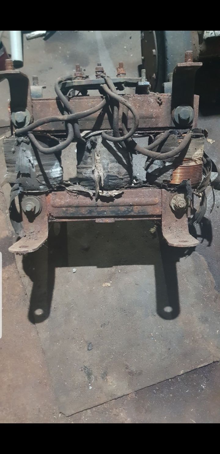 Продам чугунную крышку люка