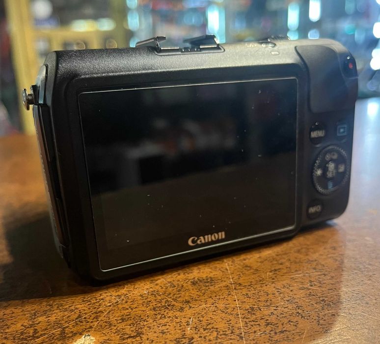 Aparat Canon EOS M DS126391 / obiektyw EF-M 11-22mm