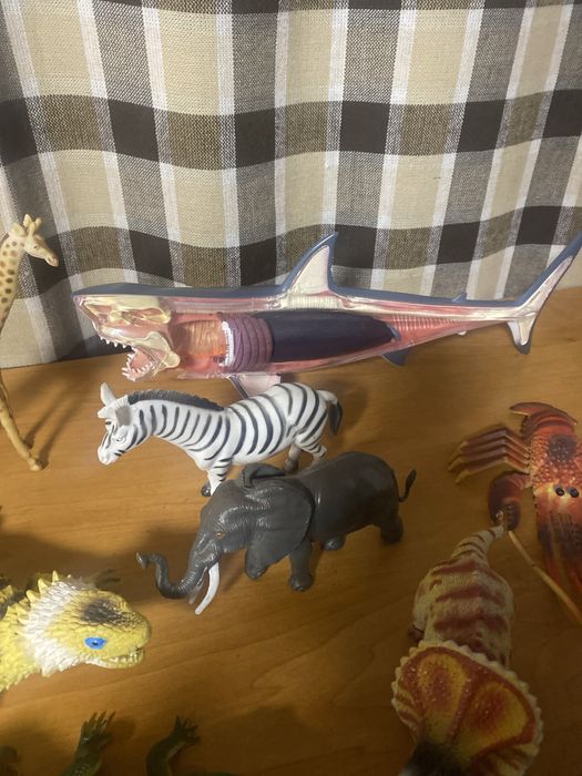 Фигурки игрушки животных ,пресмыкающих,акулы