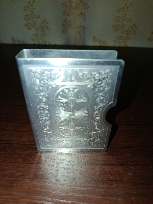 Metalowe pudełko na karty