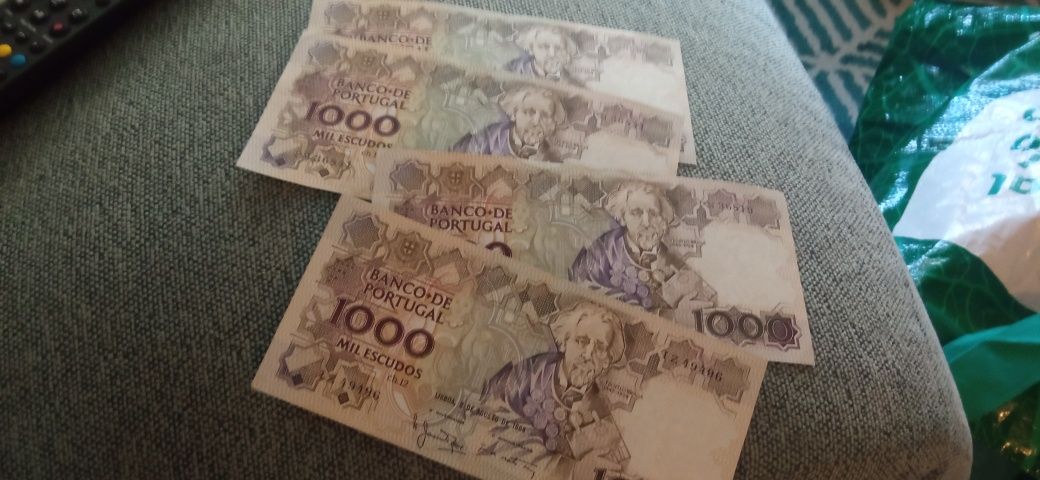 Conjunto de notas de 1000 escudos