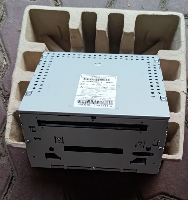 Panel plus radio ze zmieniarką Mitsubishi Outlander II RF