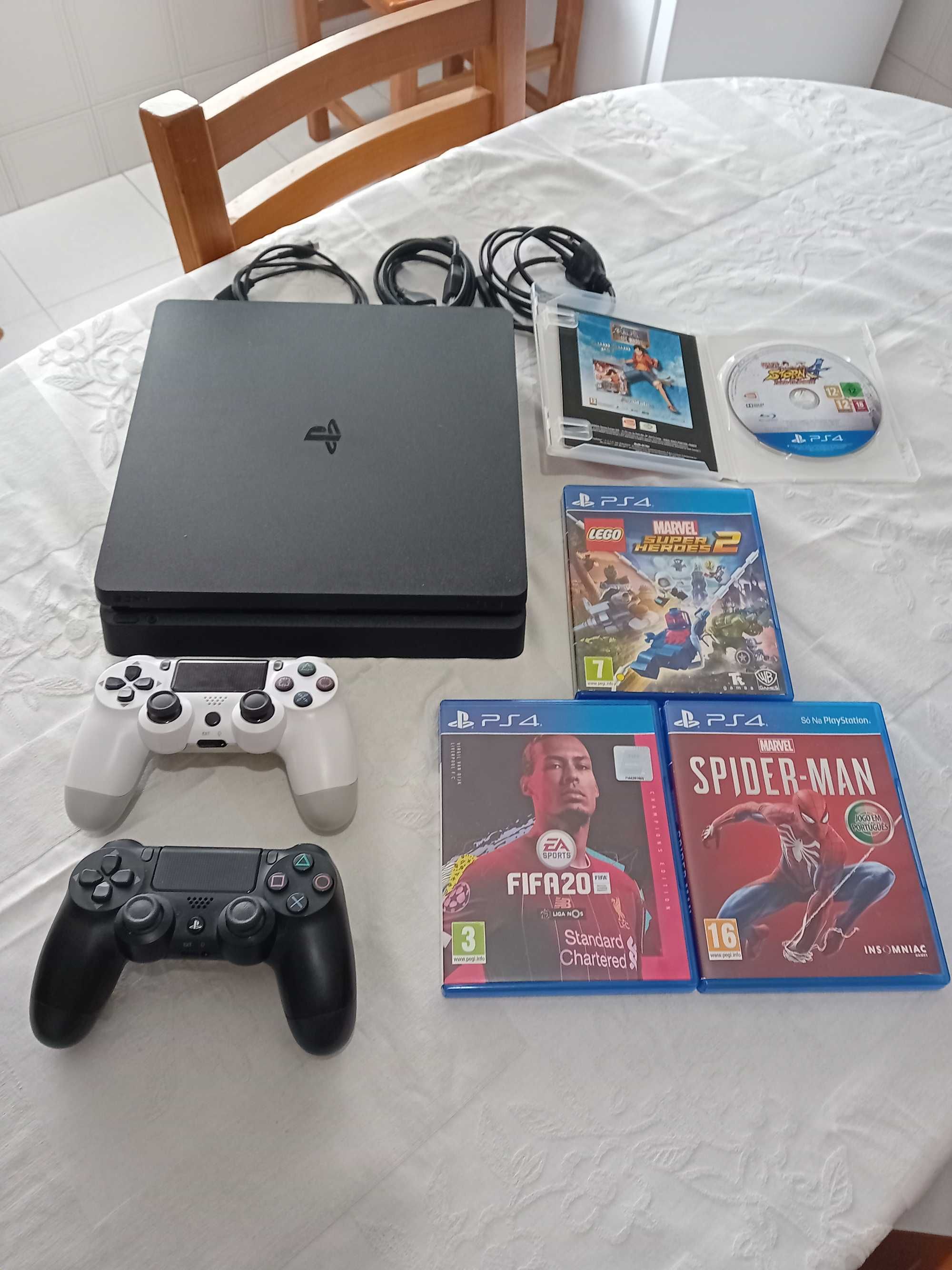 Consola ps4 slim 1Tb + 2 comandos + GTA V + Fifa23