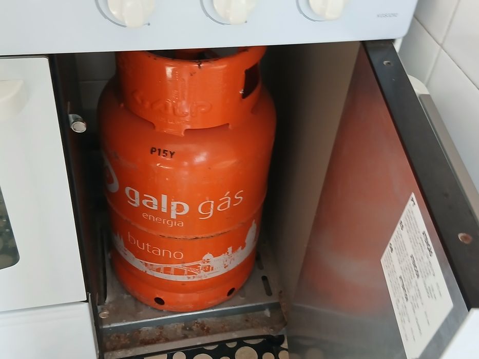 Fogão  a gás branco
