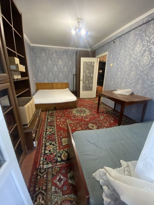 Продаётся 1-комнатная, 2й этаж, за " Украиной"