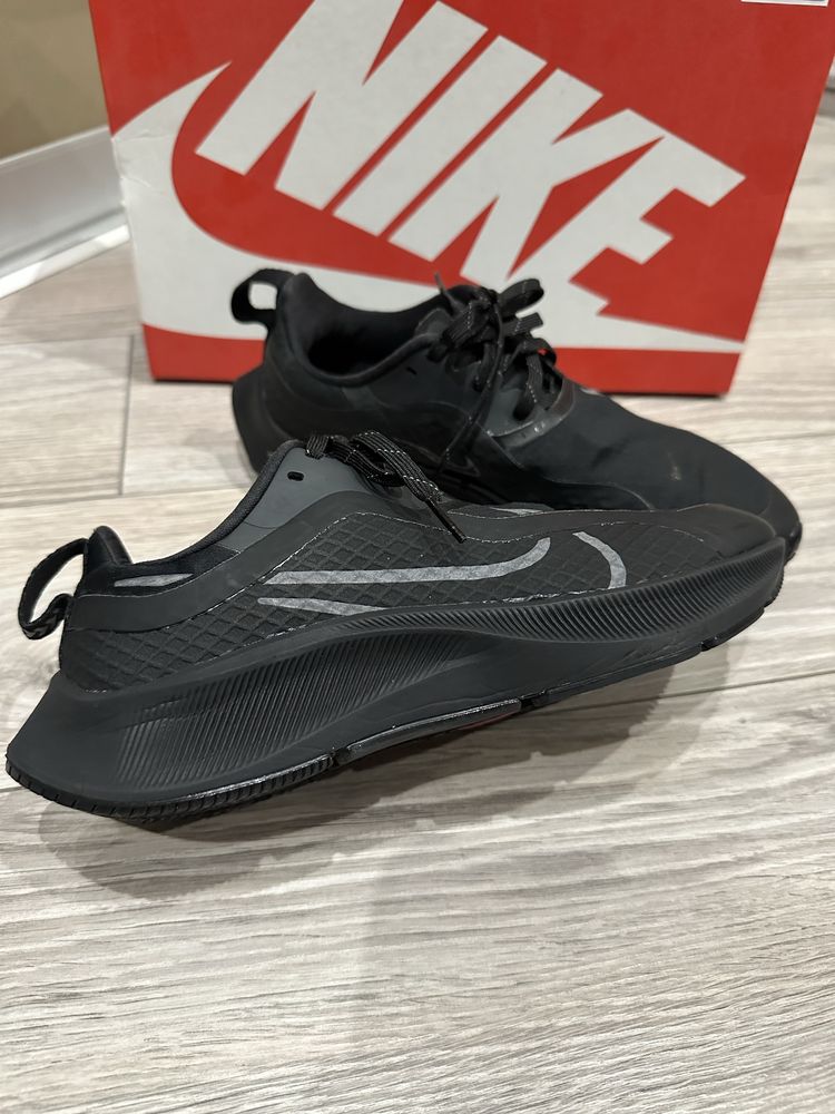 Кросівки Nike Air Zoom Pegasus Shield Розмір 38,5 /24,5 см б/у