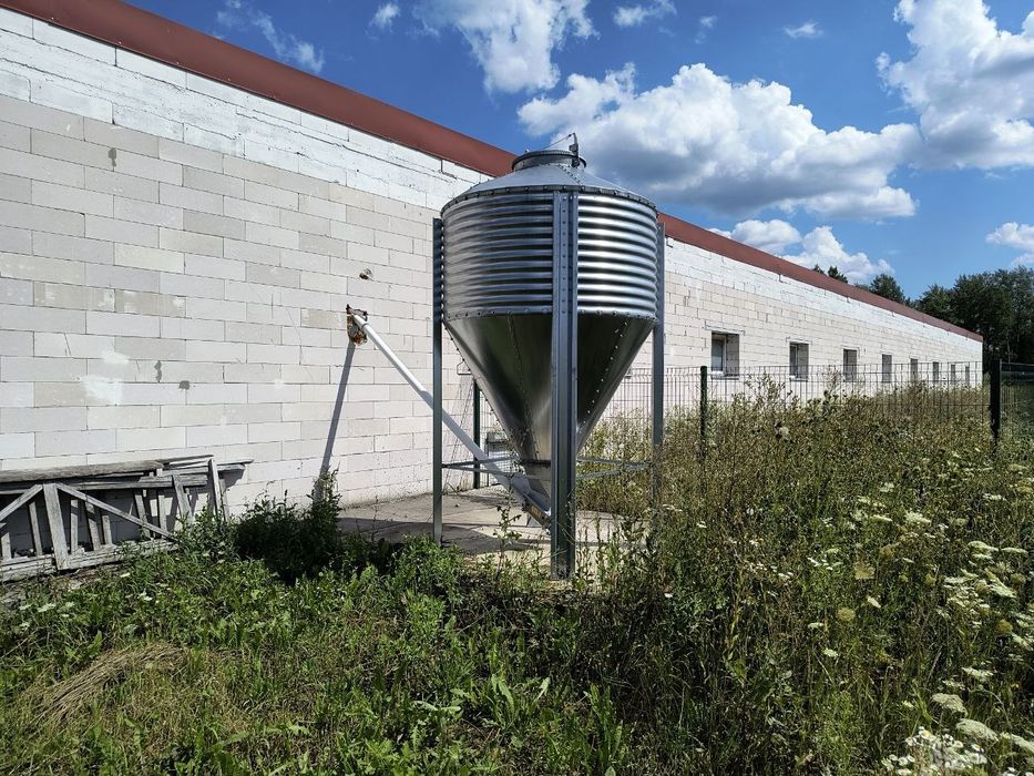 Ферма для вирощування птиці.