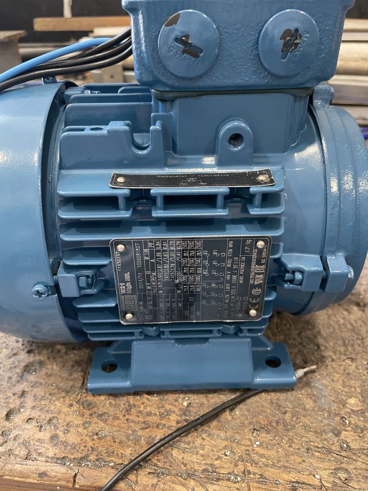 Motor trifasico novo