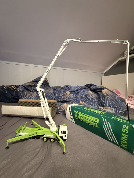 Model Schwing KVM 52 Volvo 1:50 – metalowy, z pudełkiem, rzadki