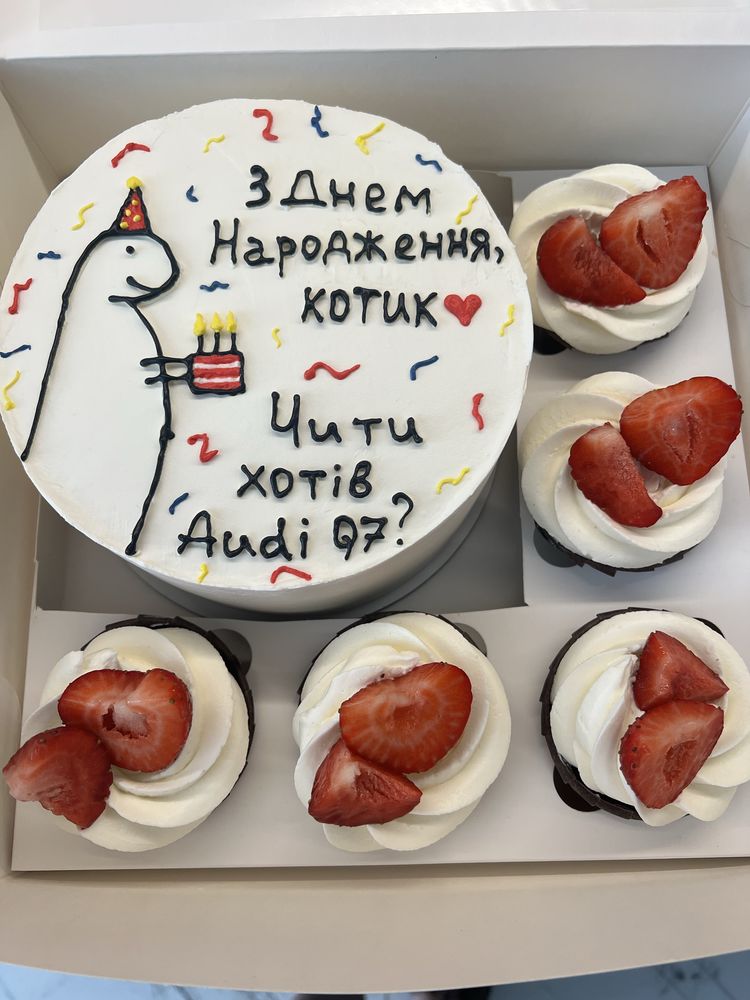 Торти, бенто торти, капкейки, меренговий рулет