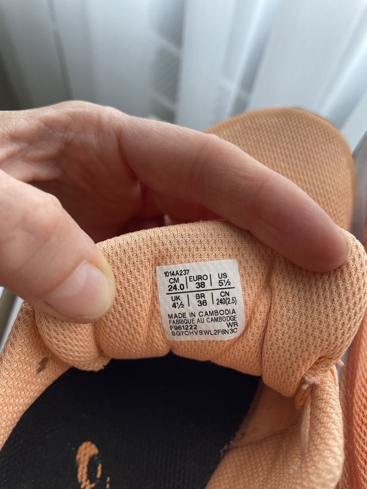Кросівки Asics 38 р. Оригінал