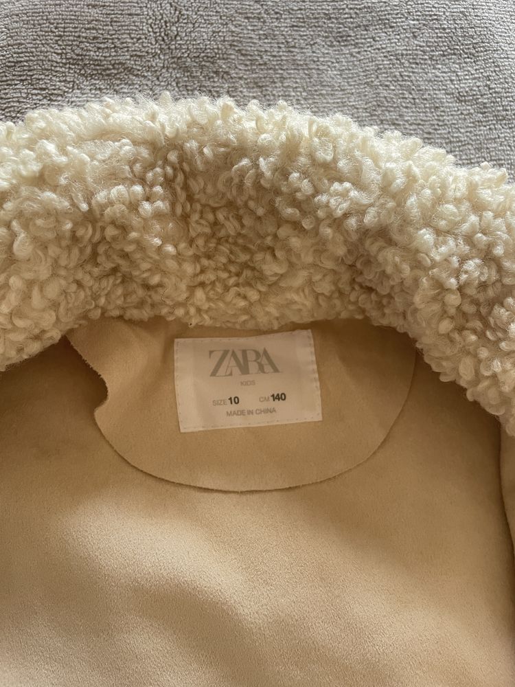 Casaco de pêlo curly da Zara 9–0 anos
