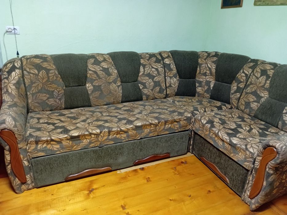 ТЕРМІНОВО продам диван
