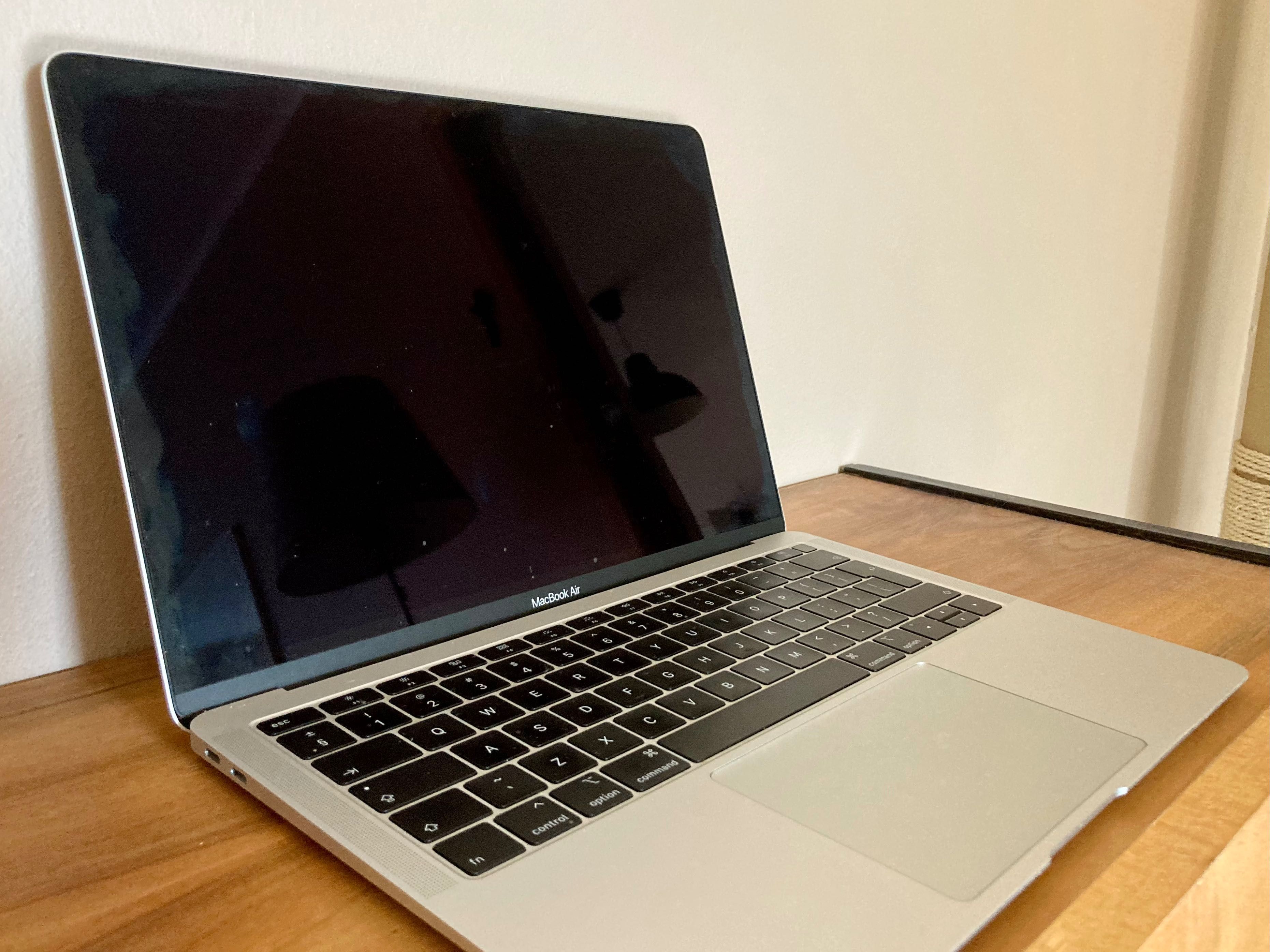 Macbook Air 13" 2018 / 8 GB / 128 GB (A1932)