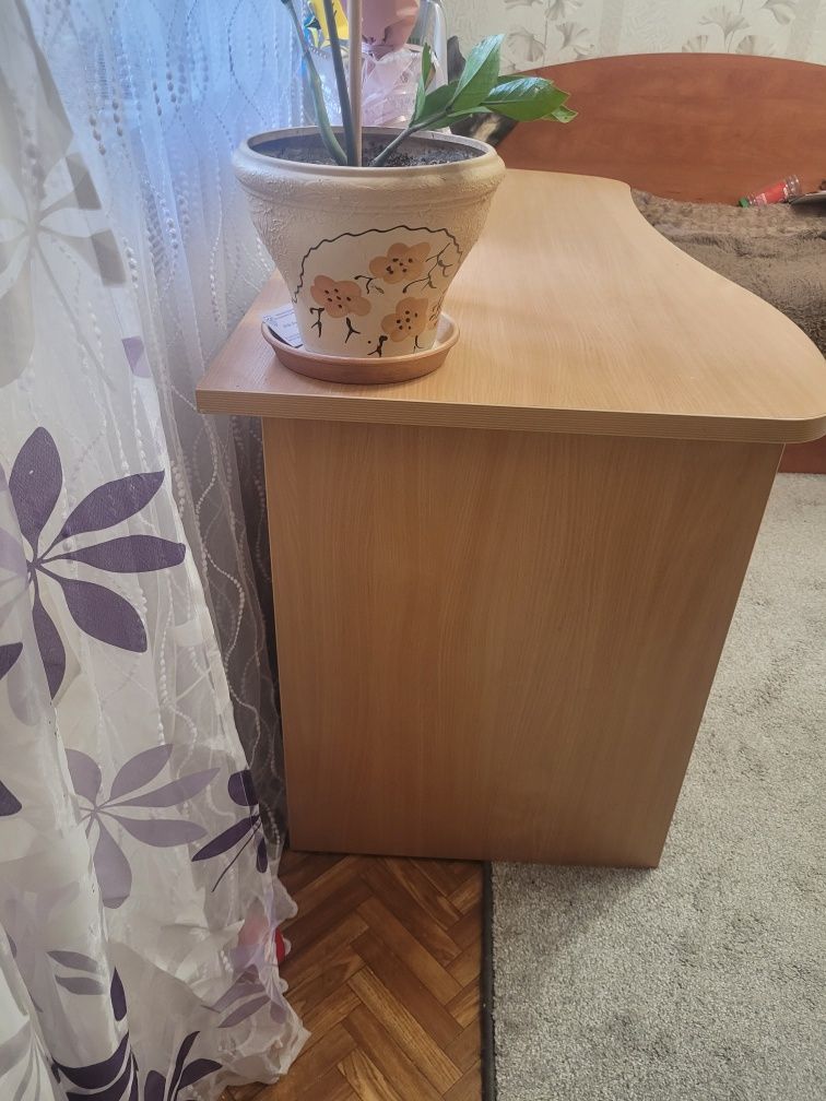 Продам стіл письмовий