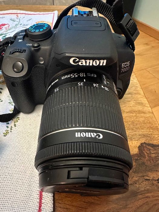 Lustrzanka Canon EOS 700D, bateria, obietyw 18-55mm
