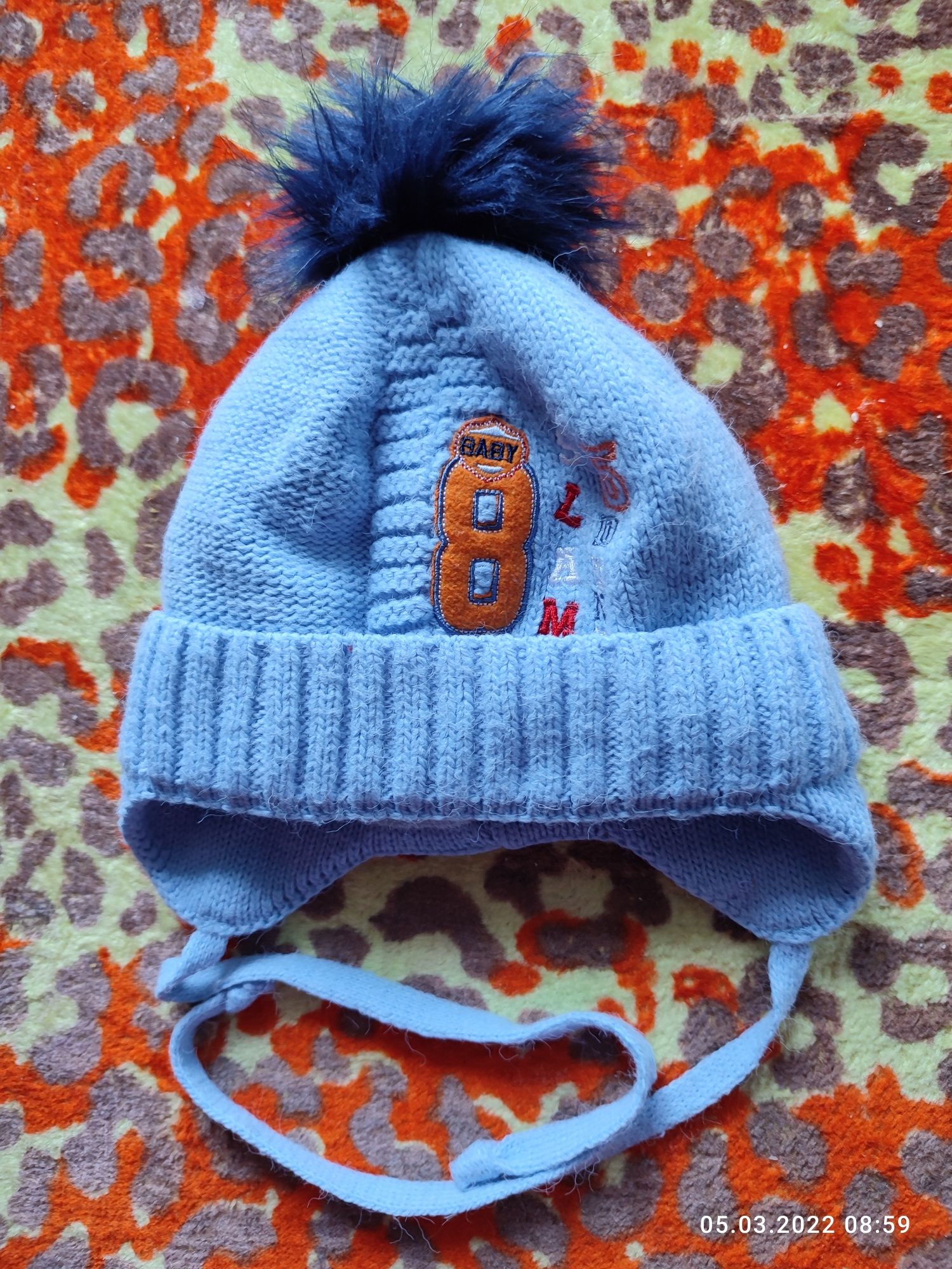 Теплая  зимния  шапка на 2-3 года