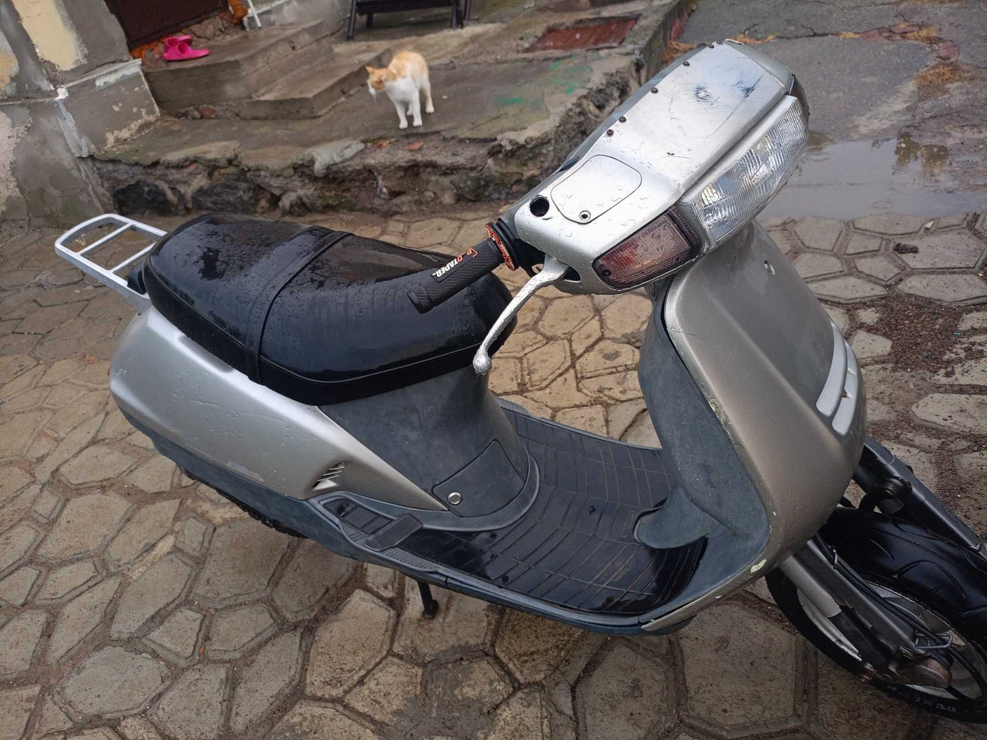 Продам скутер Honda lead 90