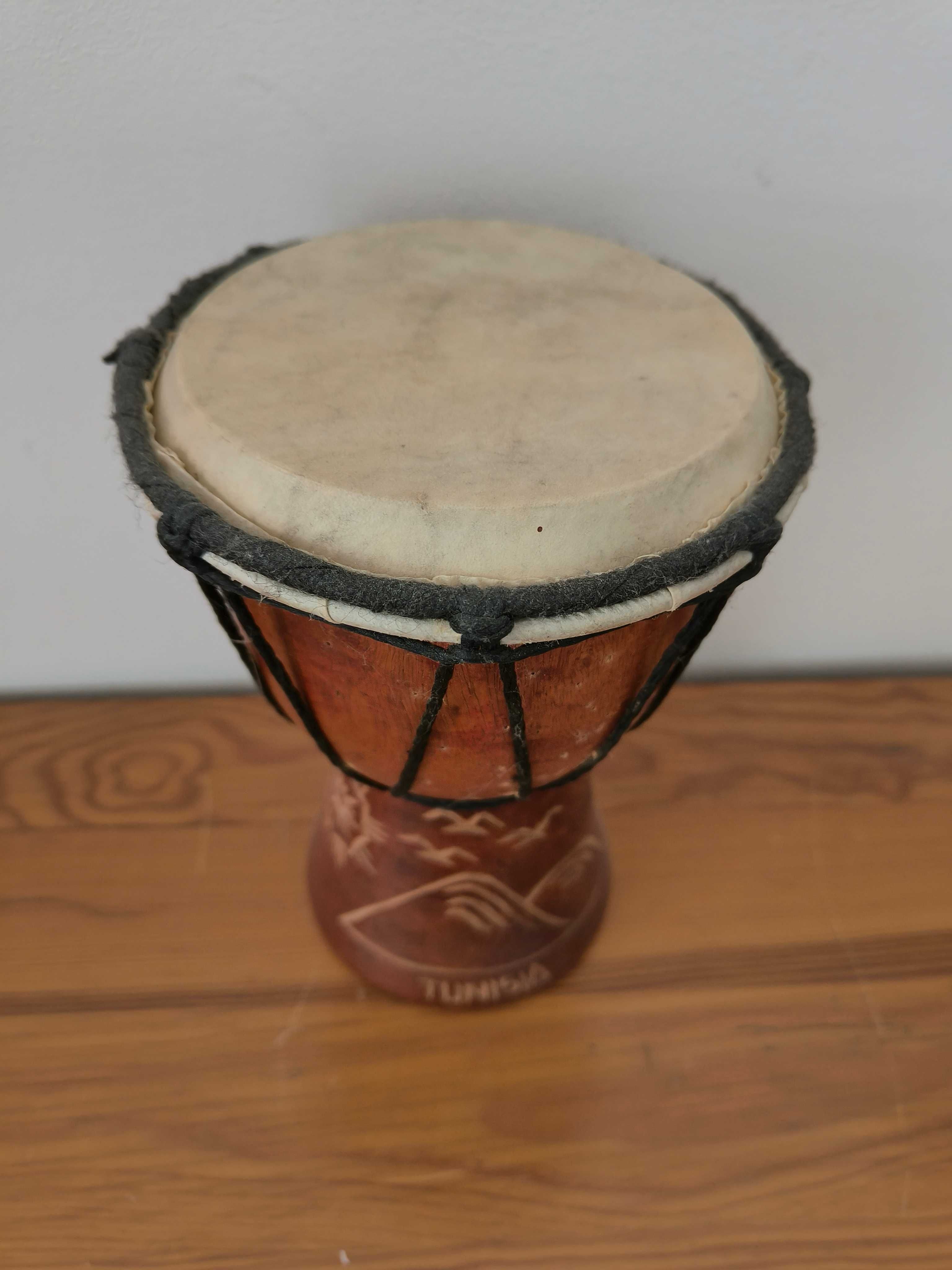 Bęben djembe z Tunezji – ręcznie rzeźbiony, autentyczny