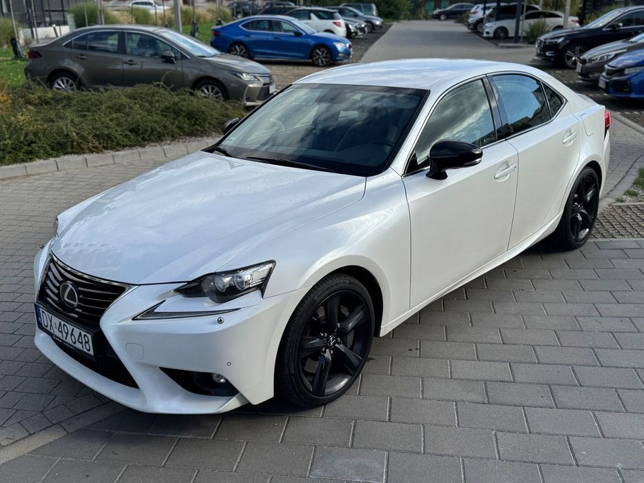 Lexus IS