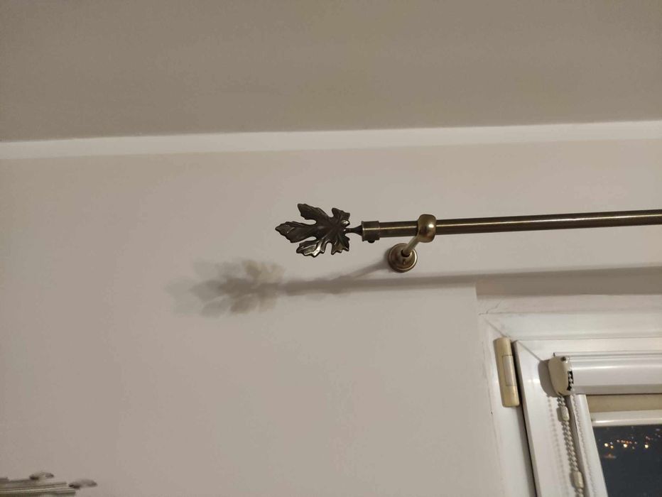 Karnisz 310cm , jedna część 150 druga 160