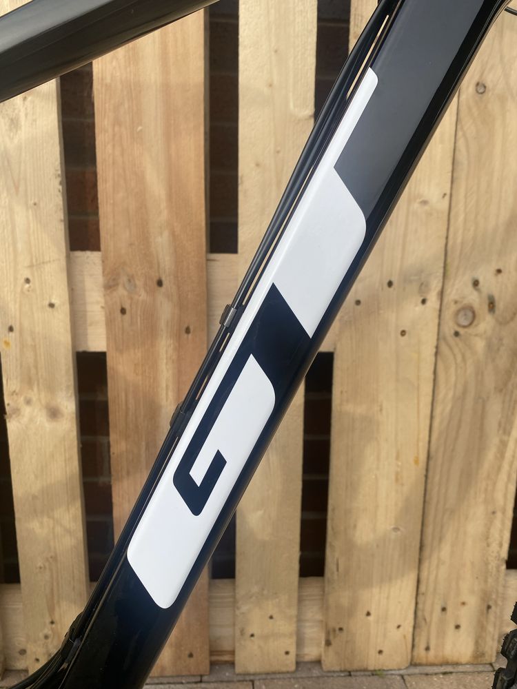 Nowy GT Force Sport rozmiar L