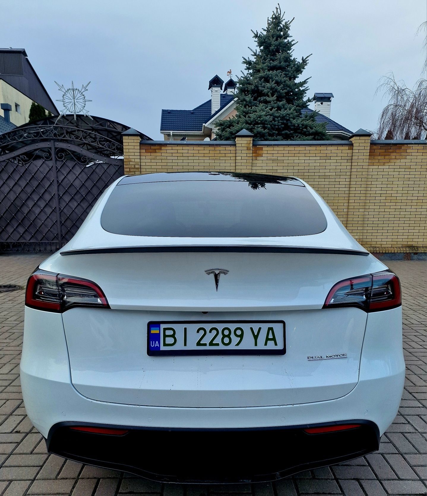 Продаж авто Tesla model Y