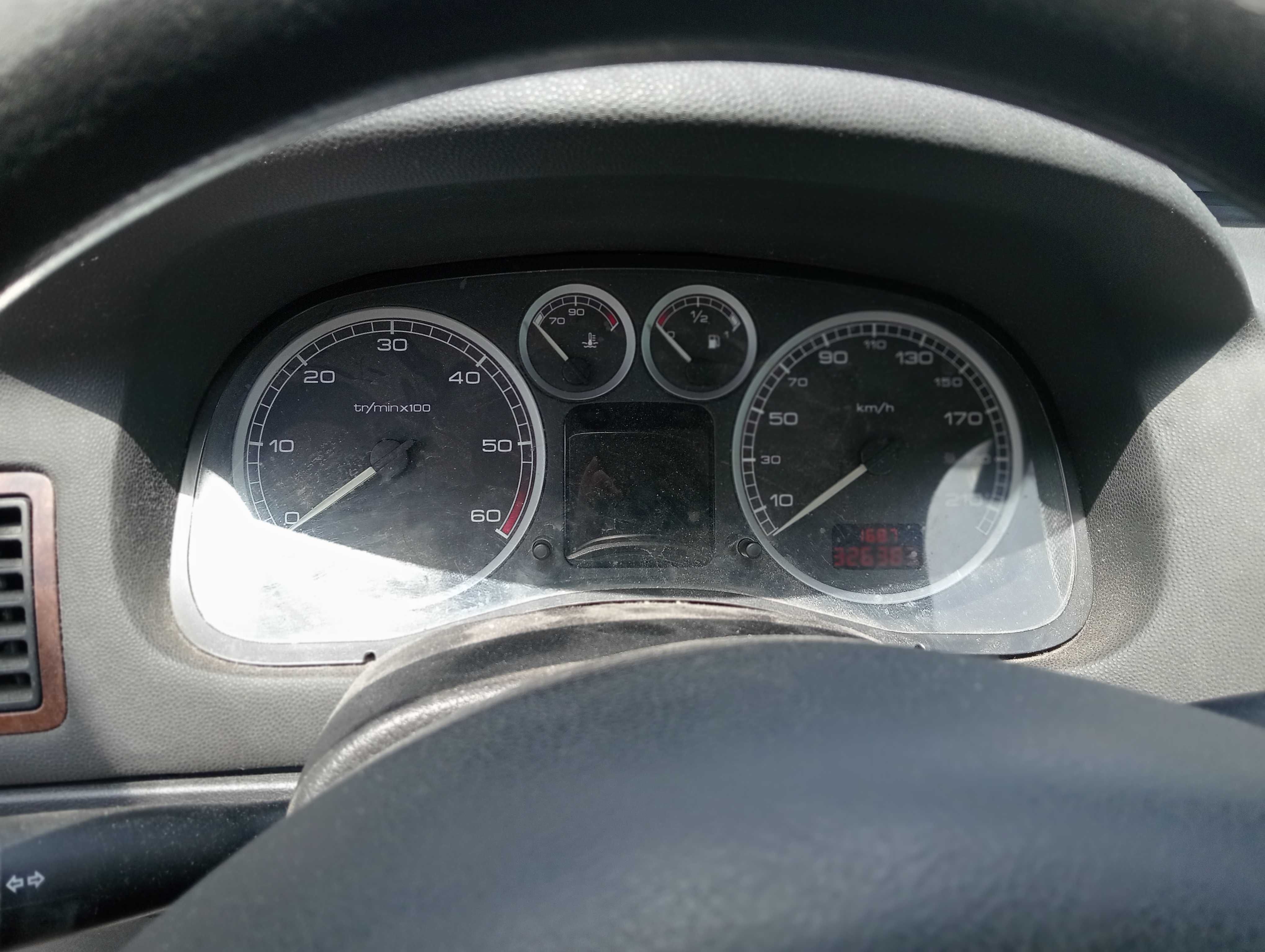 Vendo Peugeot 307, 2.0 HDI para peças, está a trabalhar