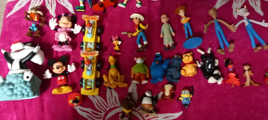 Lote bonecos disney , Lego ,estrunfes e outros