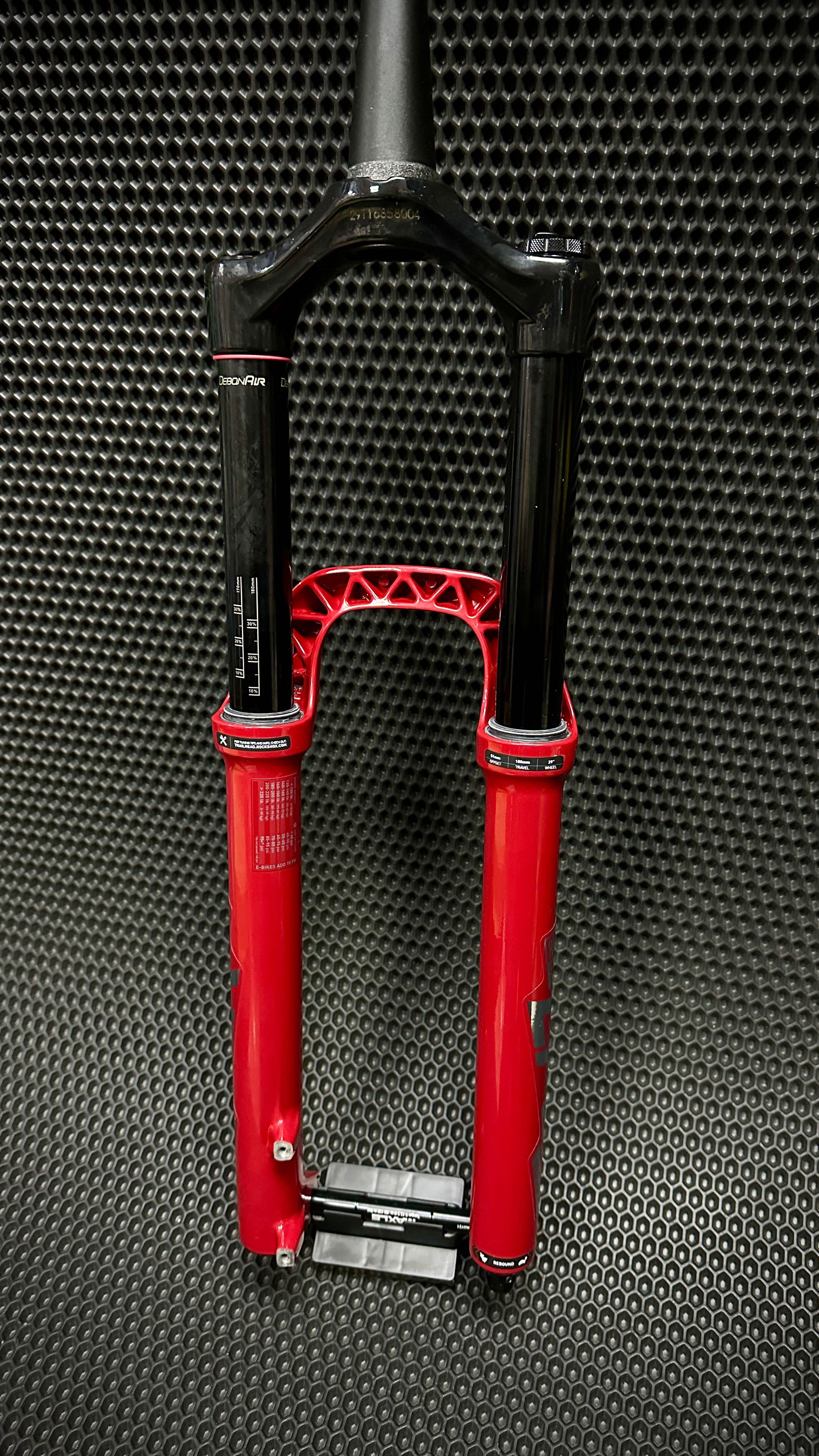 Розпродаж Вилка RockShox Lyrik Ultimate Charger 2.1 RC2  29-27.5 Нова