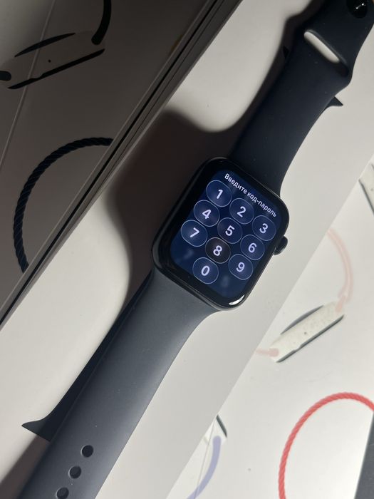 Єпл вотч СЕ2. 44 мм