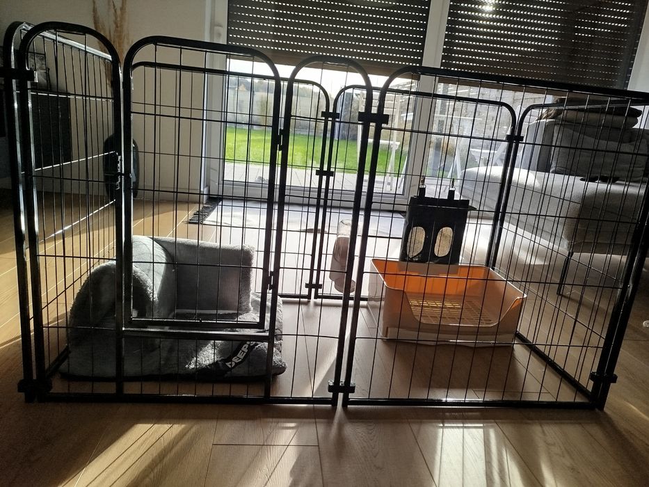 Sprzedam metalową klatkę/ kojec z akcesoriami