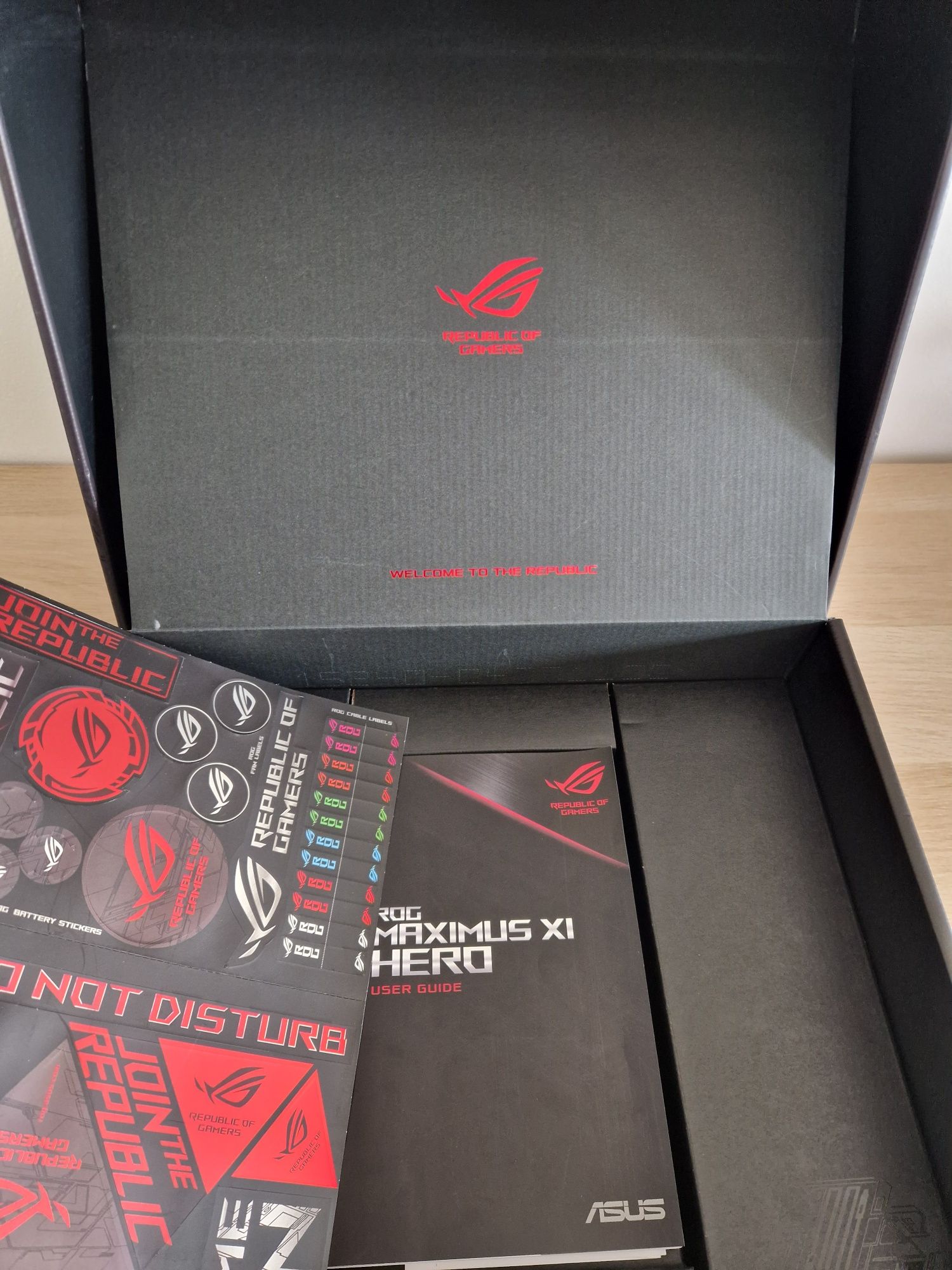 I9 9900k / Asus Rog Maximus XI Hero / Gskill Trident Z RGB