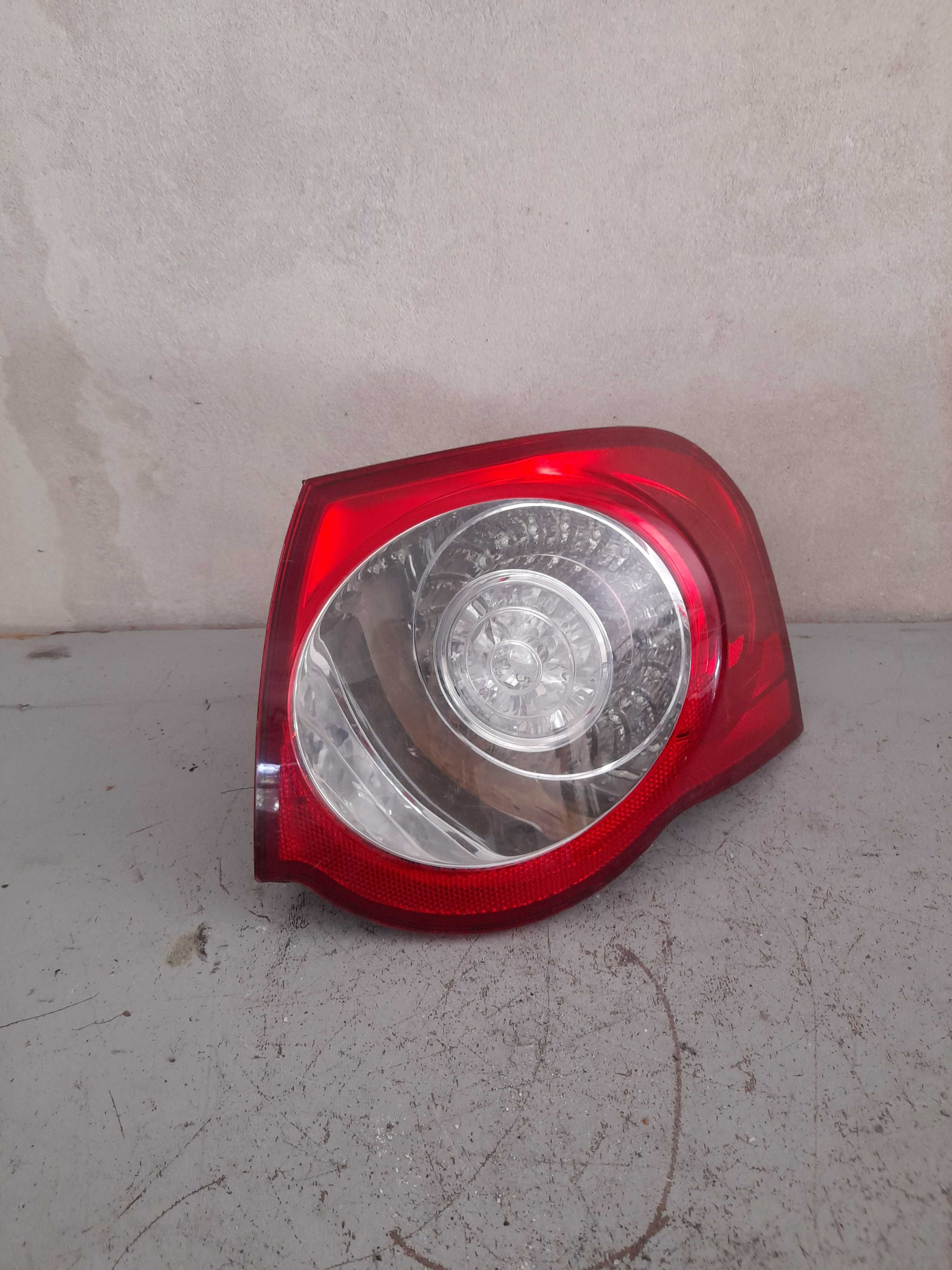 Lampa  Tylna  Prawa  Tył  VW PASSAT B6 KOMBI