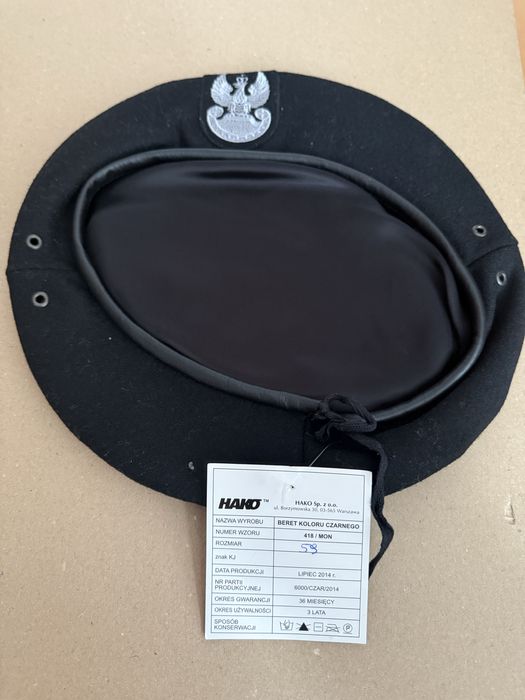 Beret koloru czarnego, wzór 418/MON